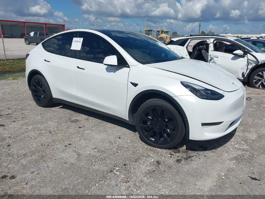 7SAYGDEE2RA323068 2024 Tesla Model Y Long Range Dual Motor All-Wheel Drive auction photo 1