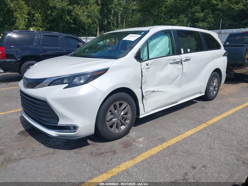 2024 TOYOTA SIENNA auction photo 2