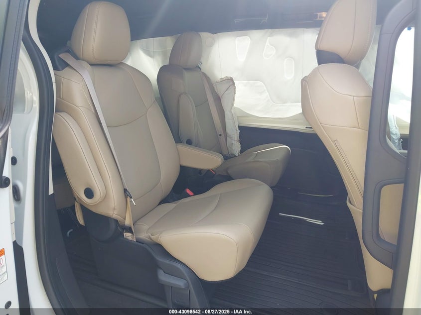 2024 TOYOTA SIENNA auction photo 8
