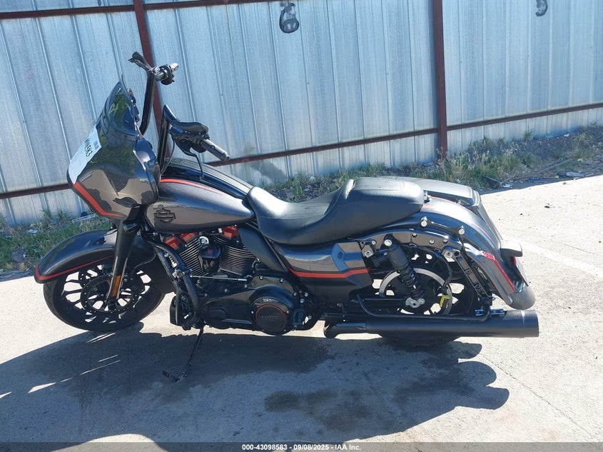 2018 HARLEY-DAVIDSON FLHXSE CVO STREET GLIDE - 1HD1PXL10JB960260