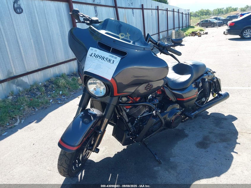 2018 HARLEY-DAVIDSON FLHXSE CVO STREET GLIDE - 1HD1PXL10JB960260