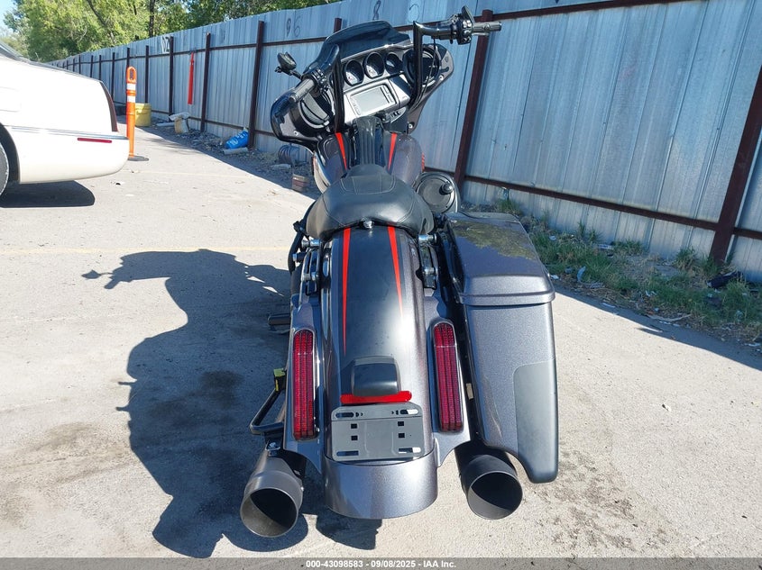 2018 HARLEY-DAVIDSON FLHXSE CVO STREET GLIDE - 1HD1PXL10JB960260