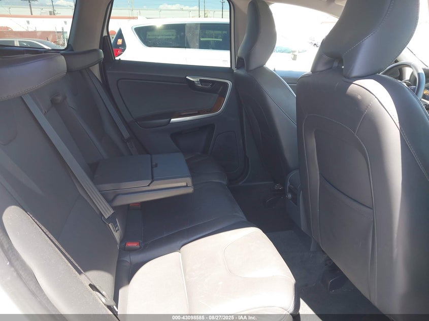 VIN YV440MDU5H2223430 2017 VOLVO XC60 T5 INSCRIPTION