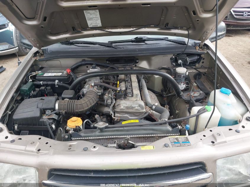 2002 Chevrolet Tracker Hard Top Base VIN: 2CNBJ13C126936877 Lot: 43098747