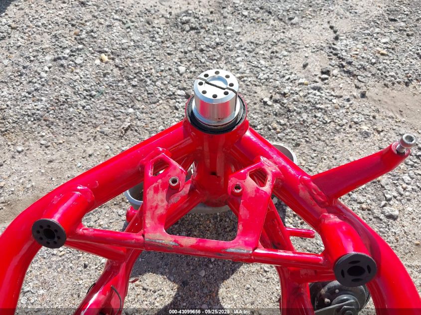 2010 Ducati 1198 Base / S VIN: ZDM1XBLW7AB026634 Lot: 43099656