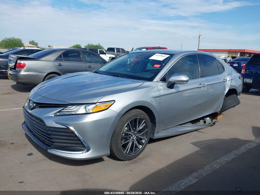 4T1F31AK7MU557280 2021 TOYOTA CAMRY photo no. 2