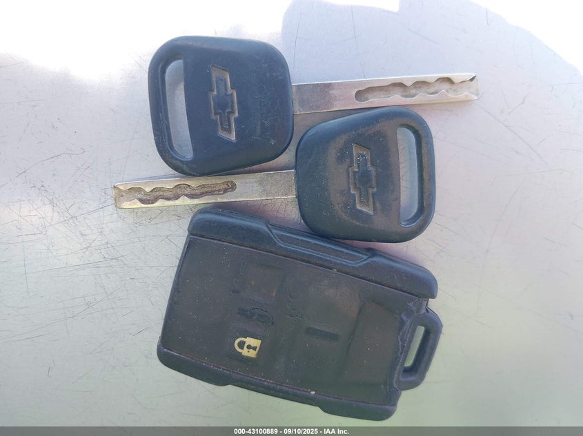 2015 Chevrolet Silverado 3500Hd Chassis Wt VIN: 1GB3KYC81FF560773 Lot: 43100889