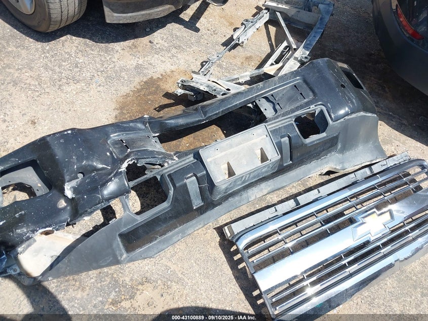 2015 Chevrolet Silverado 3500Hd Chassis Wt VIN: 1GB3KYC81FF560773 Lot: 43100889