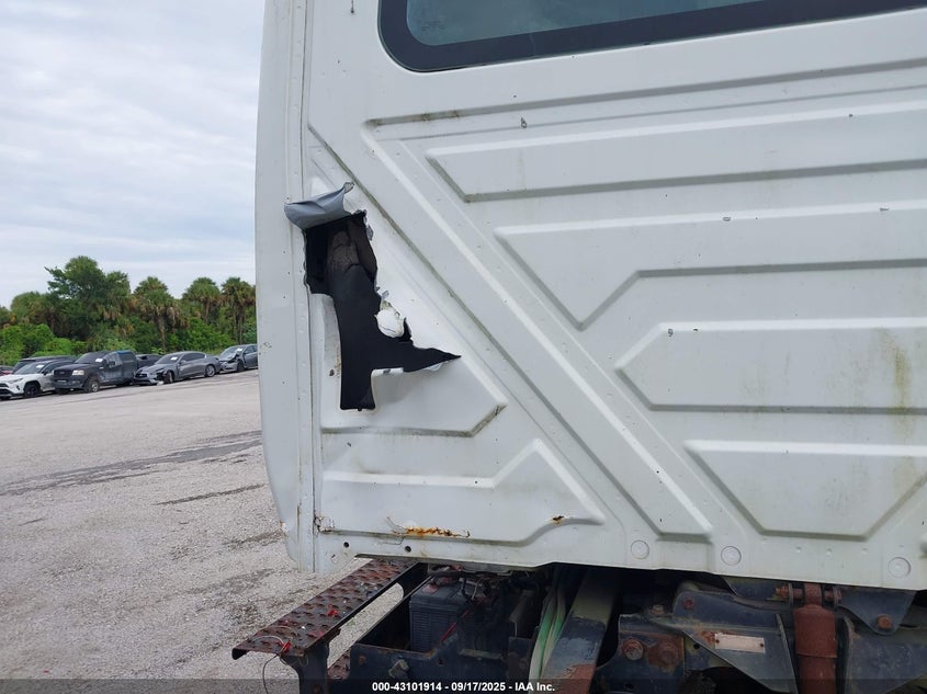 2003 International 7000 7300 VIN: 1HTWAAAN63J062558 Lot: 43101914