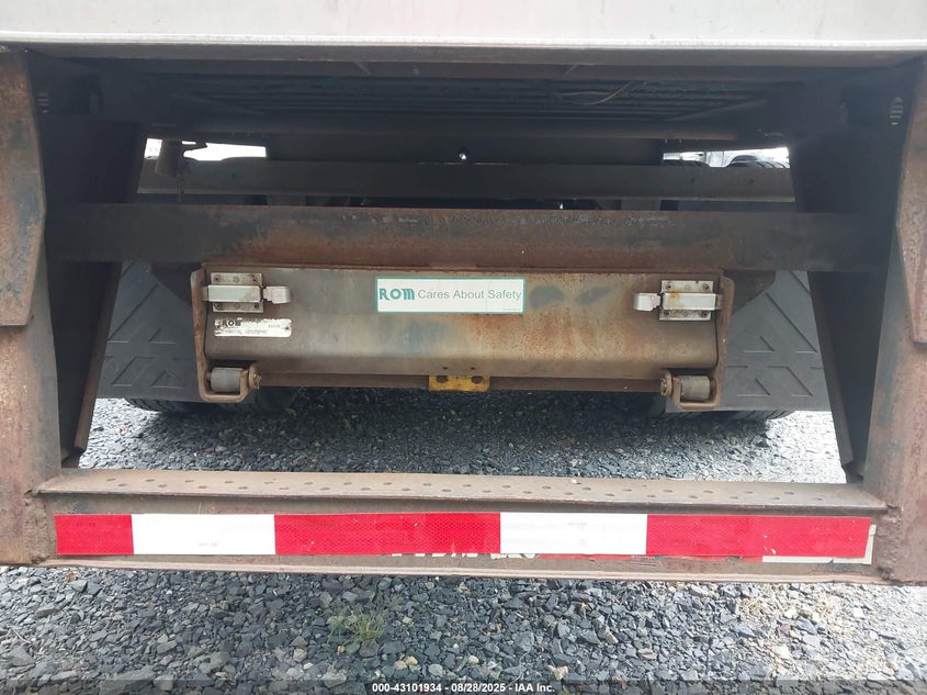 1UYVS2362DM666501 2013   photo no. 5
