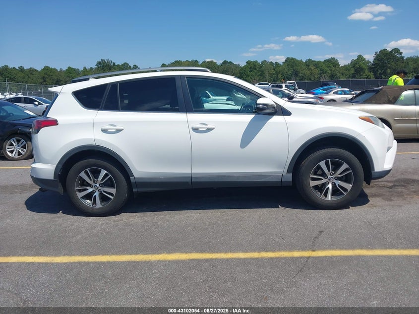 2018 TOYOTA RAV4 XLE - 2T3RFREV2JW829292
