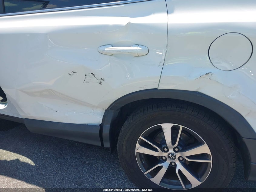 2018 TOYOTA RAV4 XLE - 2T3RFREV2JW829292