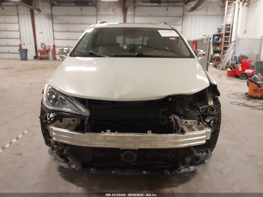 2017 Chrysler Pacifica Limited VIN: 2C4RC1GG9HR637784 Lot: 43102435