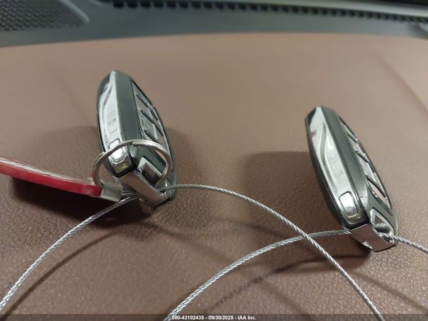 2017 Chrysler Pacifica Limited VIN: 2C4RC1GG9HR637784 Lot: 43102435