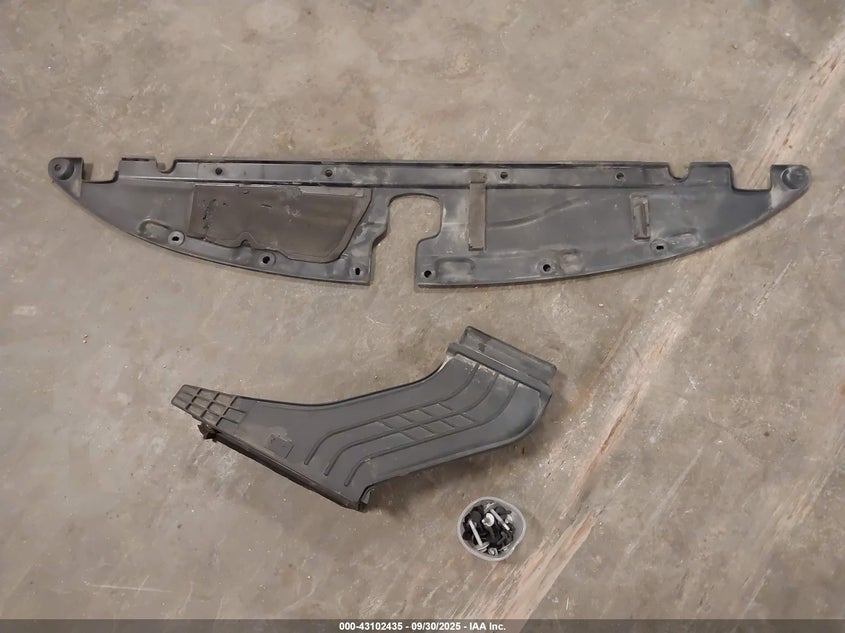 2017 Chrysler Pacifica Limited VIN: 2C4RC1GG9HR637784 Lot: 43102435