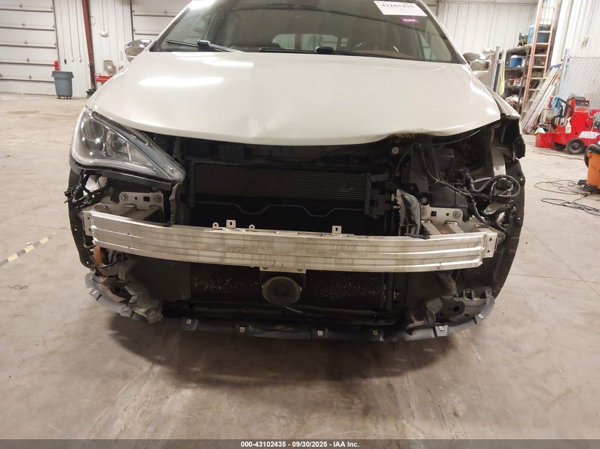 2017 Chrysler Pacifica Limited VIN: 2C4RC1GG9HR637784 Lot: 43102435