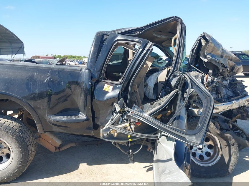 2000 Ford F-150 Lariat/Xl/Xlt VIN: 1FTRX08L2YKB39385 Lot: 43104098