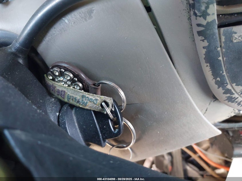 2000 Ford F-150 Lariat/Xl/Xlt VIN: 1FTRX08L2YKB39385 Lot: 43104098