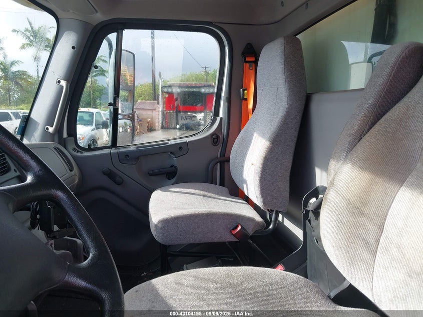 2018 FREIGHTLINER M2 106 auction photo 6