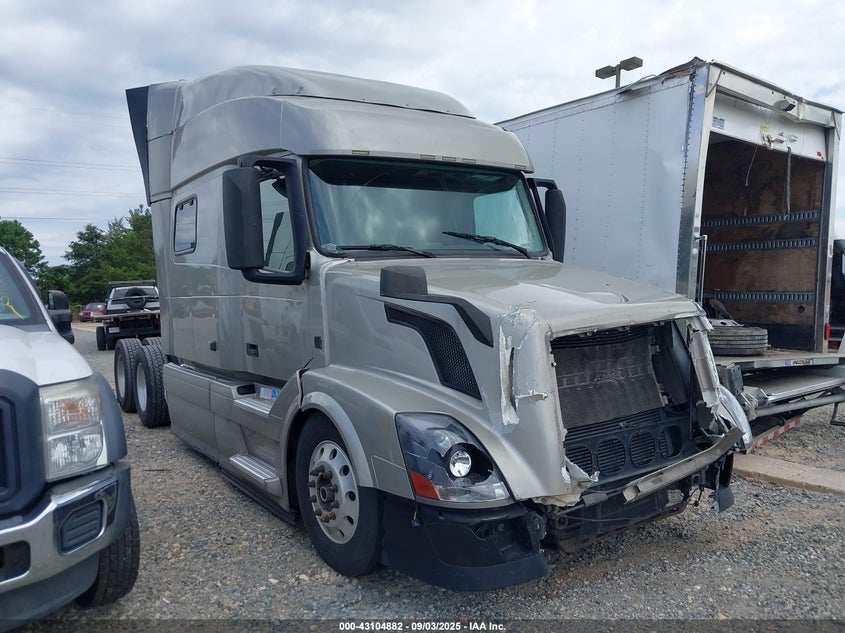 2015 Volvo Vn Vnl gold null diesel 4V4NC9EH8FN914819 photo #1