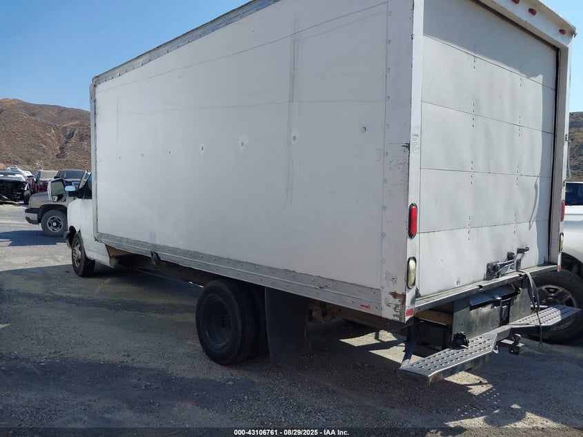 2008 GMC Savana G3500 white van gasoline 1GDJG31C281909062 photo #4