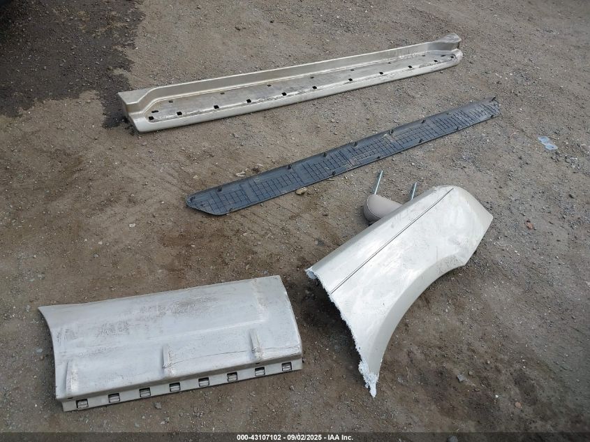 2004 Mercury Mountaineer VIN: 4M2DU86K840J10171 Lot: 43107102