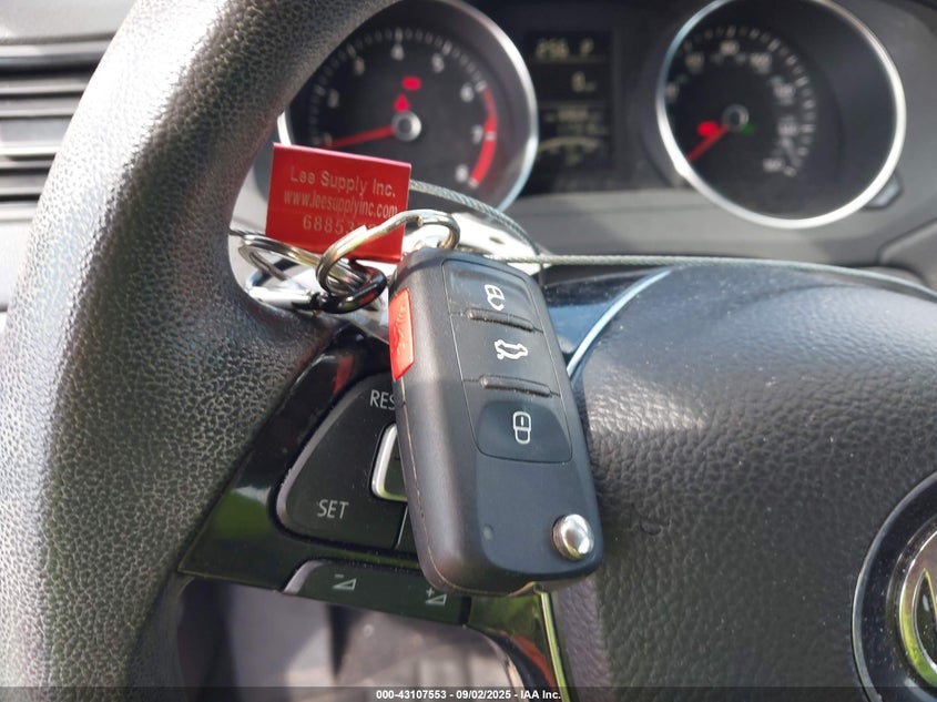 2015 VOLKSWAGEN JETTA 2.0L S - 3VW2K7AJ2FM410305