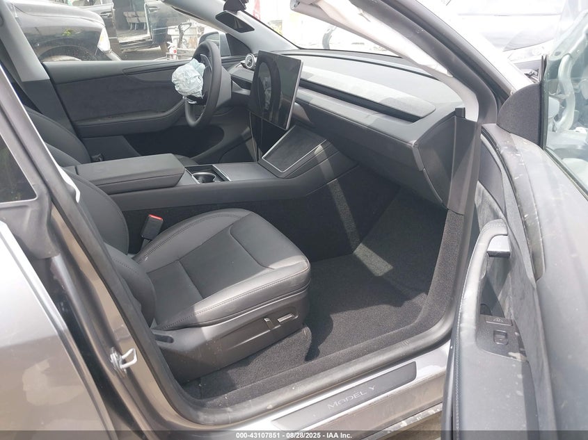 7SAYGDEE8TF349829 2026 TESLA MODEL Y photo no. 5
