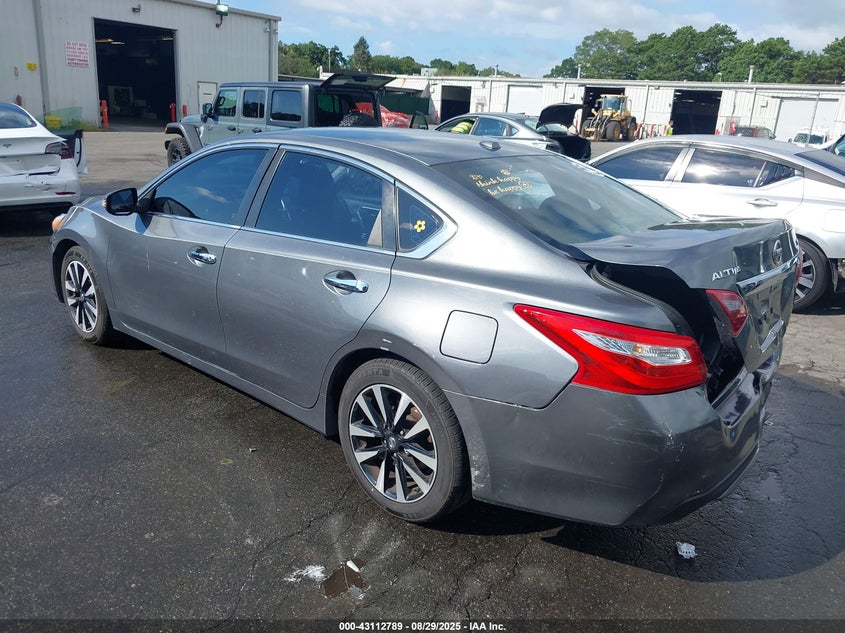1N4AL3AP5JC195768 2018 NISSAN ALTIMA photo no. 3