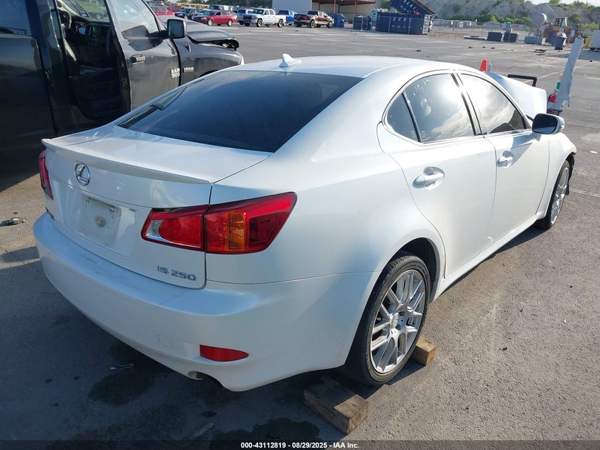 JTHBF5C26A5122477 2010 LEXUS IS photo no. 4