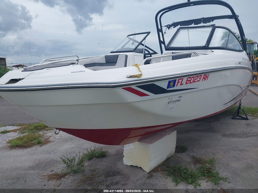 2017 Yamaha Other white null null YAMC0192J617 photo #3