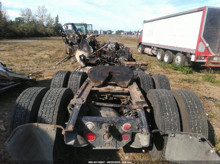 1FUJA6CG83LL11491 2003   photo no. 8