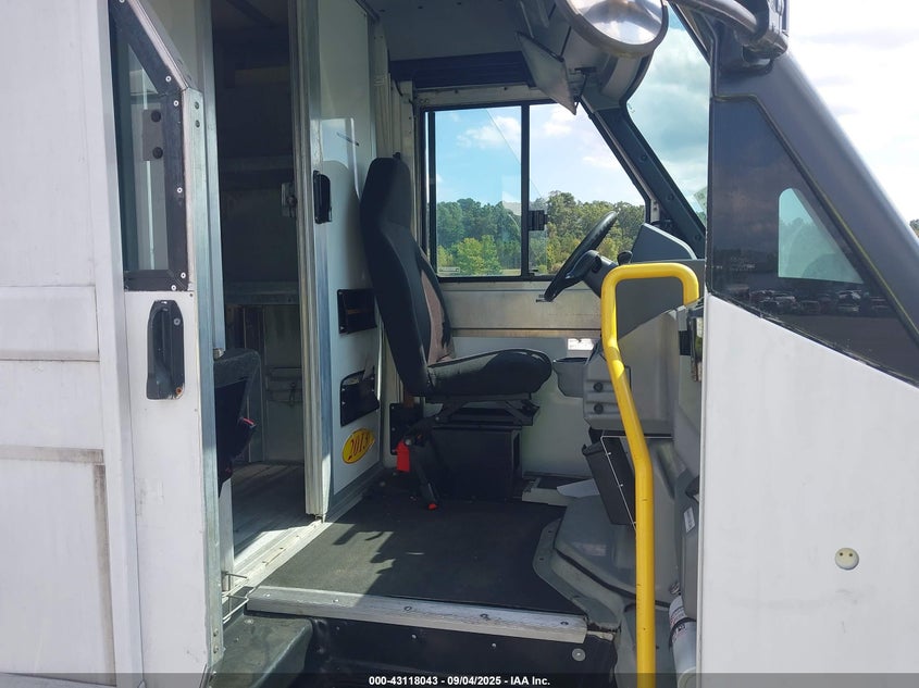 2013 Isuzu Commercial Van VIN: JALB4T177D7W00715 Lot: 43118043