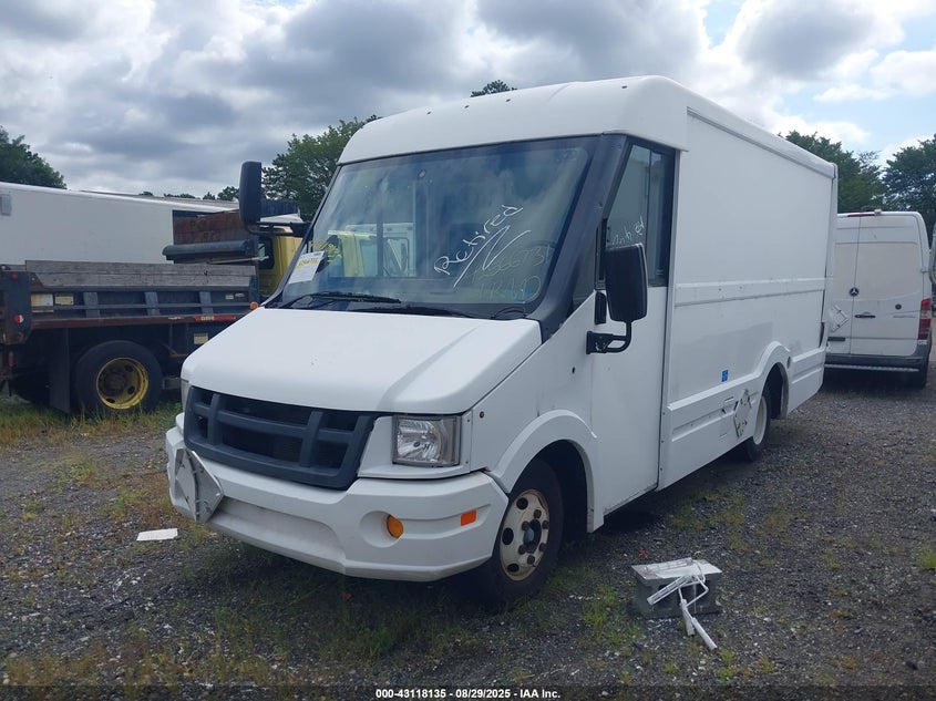 2013 Isuzu Commercial Van white van diesel JALB4T176D7W00706 photo #3
