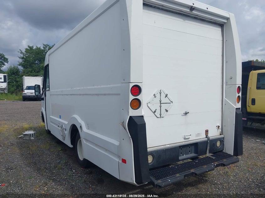 2013 Isuzu Commercial Van white van diesel JALB4T176D7W00706 photo #4