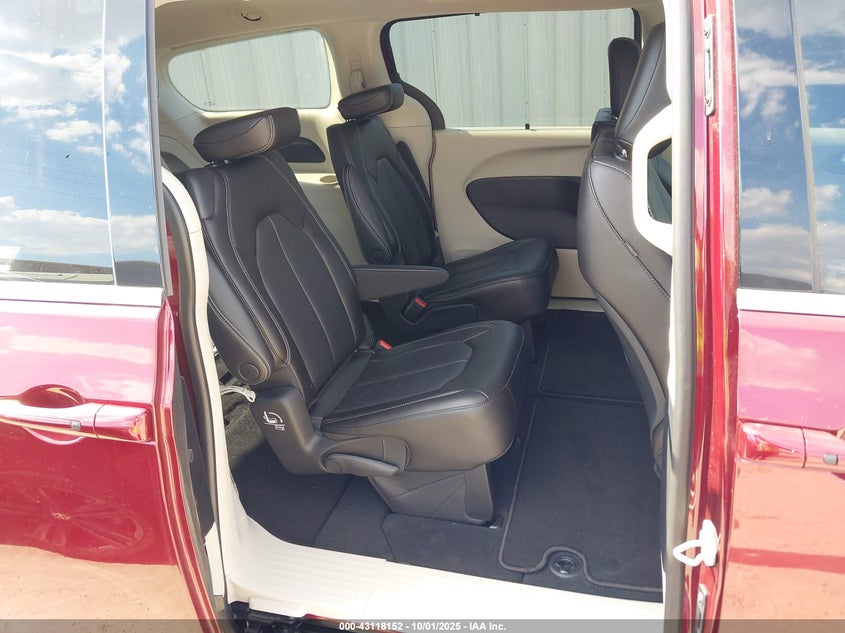 2023 Chrysler Pacifica Touring L VIN: 2C4RC1BG0PR588383 Lot: 43118152