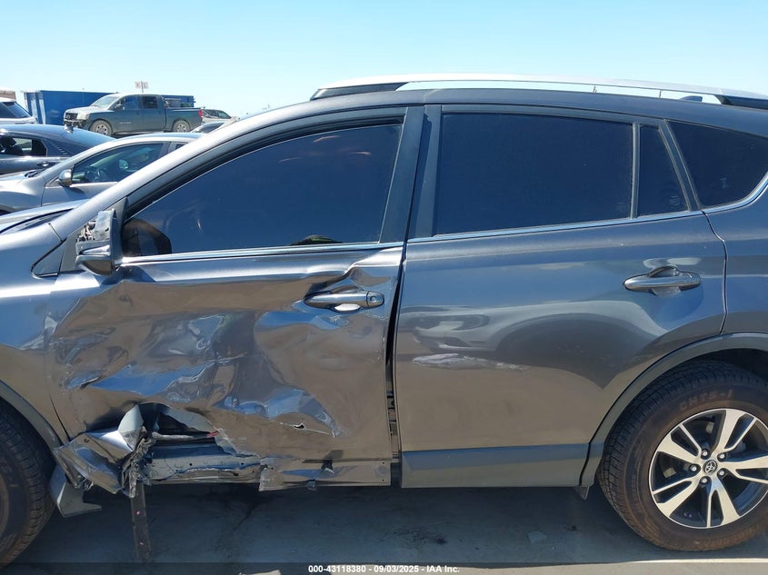 2018 TOYOTA RAV4 ADVENTURE/XLE JTMWFREV7JJ740190