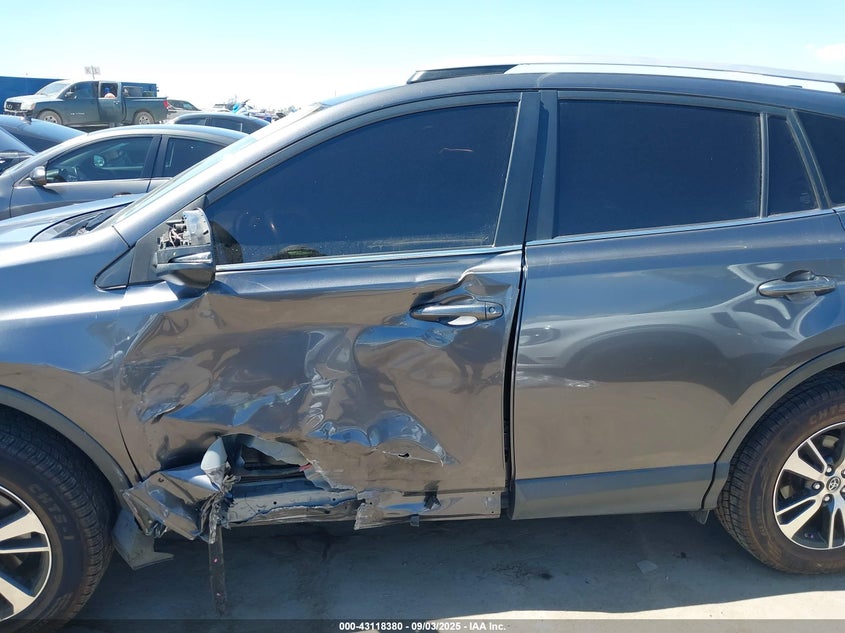 2018 TOYOTA RAV4 ADVENTURE/XLE JTMWFREV7JJ740190