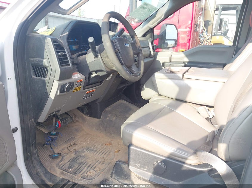 2017 Ford F-450 Chassis Xl VIN: 1FDUF4GTXHEF40893 Lot: 43119058