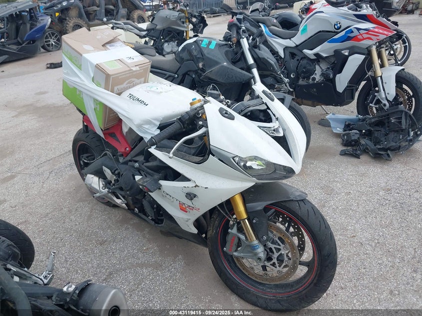 2017 Triumph Motorcycle Daytona 675R Abs white null gasoline SMTA02YK9HJ791156 photo #1