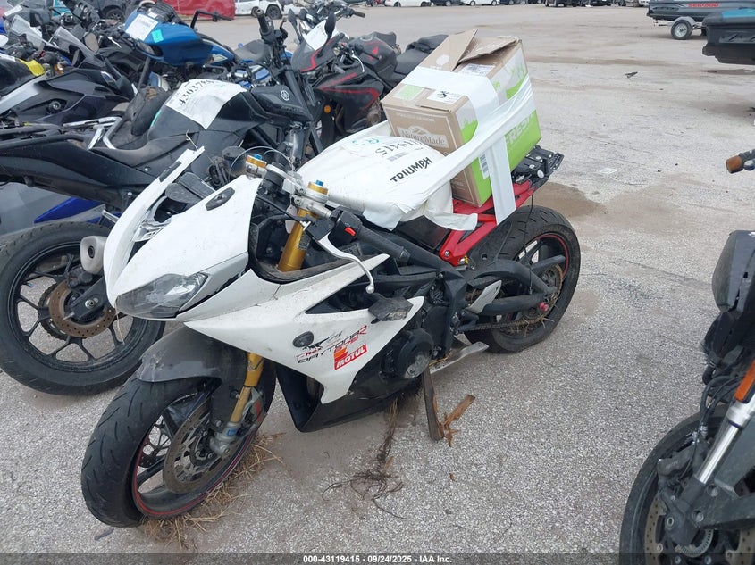 2017 Triumph Motorcycle Daytona 675R Abs white null gasoline SMTA02YK9HJ791156 photo #3