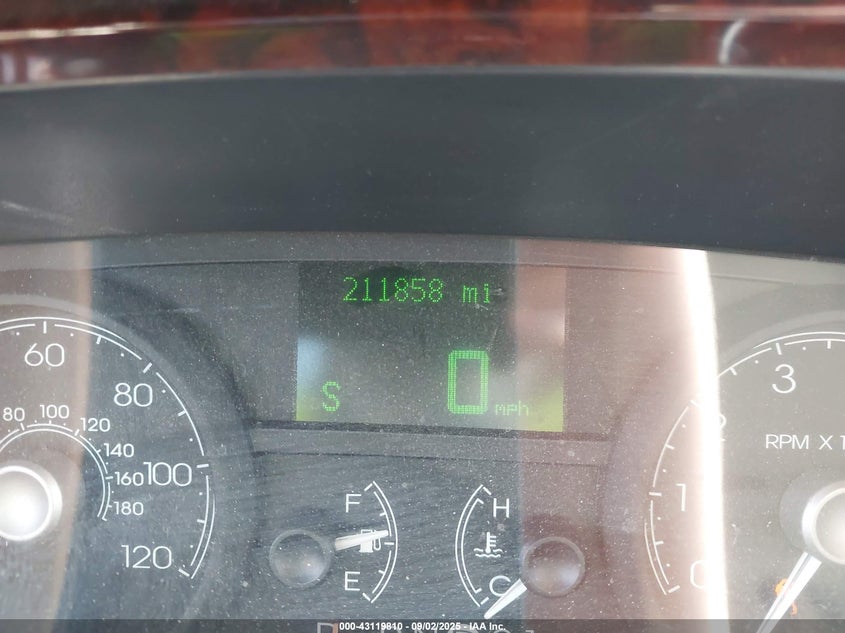 2006 Lincoln Town Car Signature Limited VIN: 1LNHM82V16Y651271 Lot: 43119810