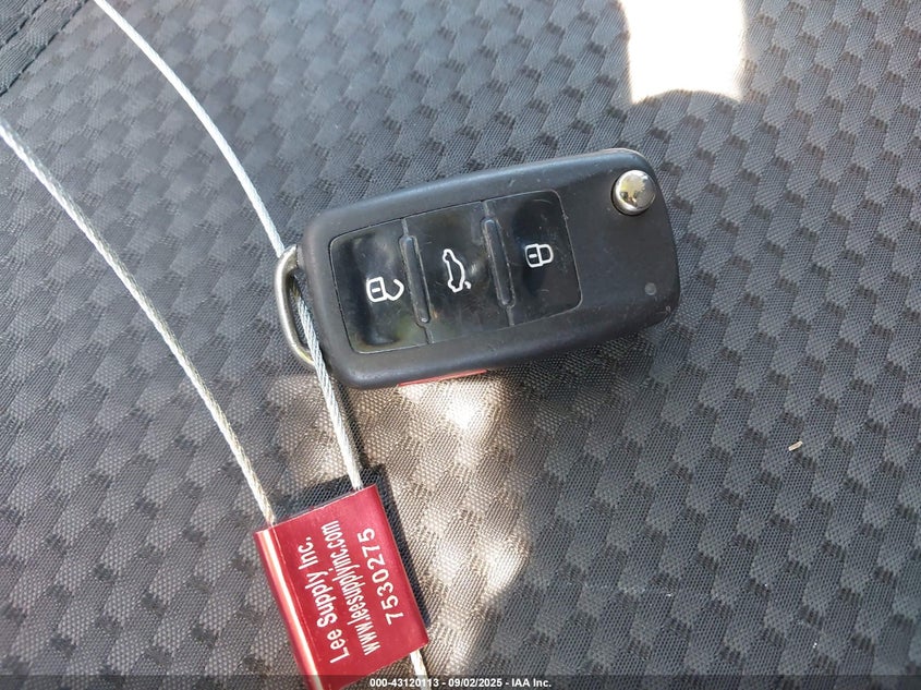 2013 VOLKSWAGEN JETTA 2.0L S - 3VW2K7AJ0DM402300