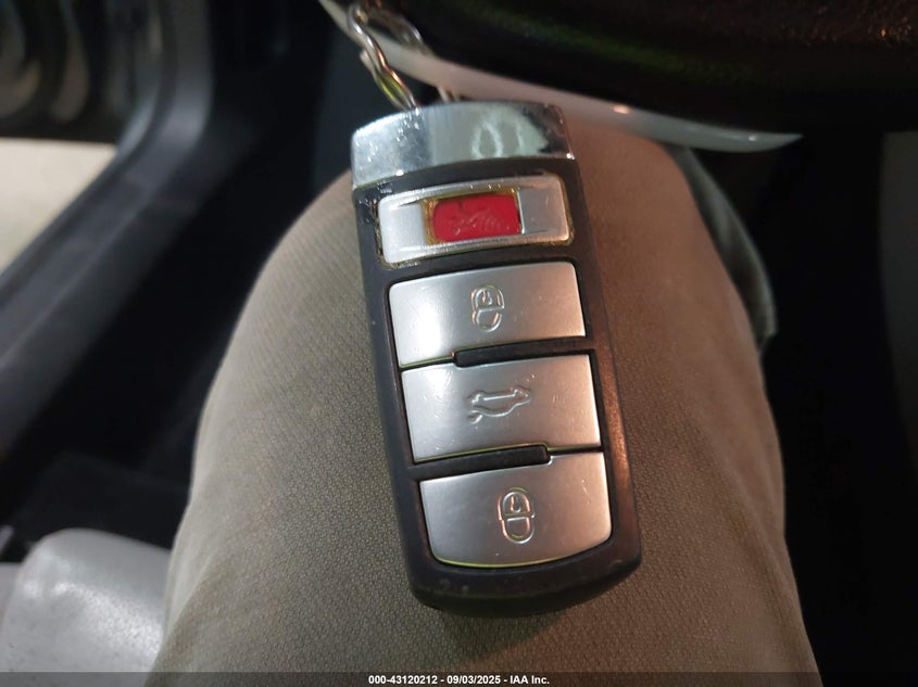 2008 Volkswagen Passat Turbo VIN: WVWXK73C48E089366 Lot: 43120212