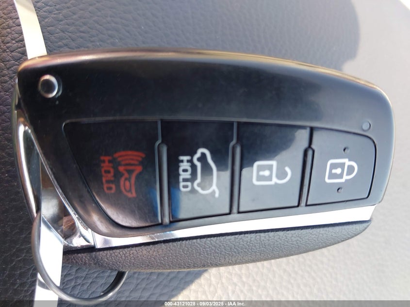 2018 Hyundai Santa Fe Sport 2.4L VIN: 5XYZU3LB9JG565403 Lot: 43121028