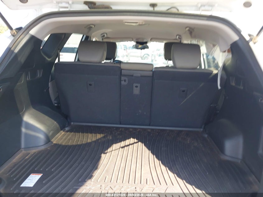 2018 Hyundai Santa Fe Sport 2.4L VIN: 5XYZU3LB9JG565403 Lot: 43121028