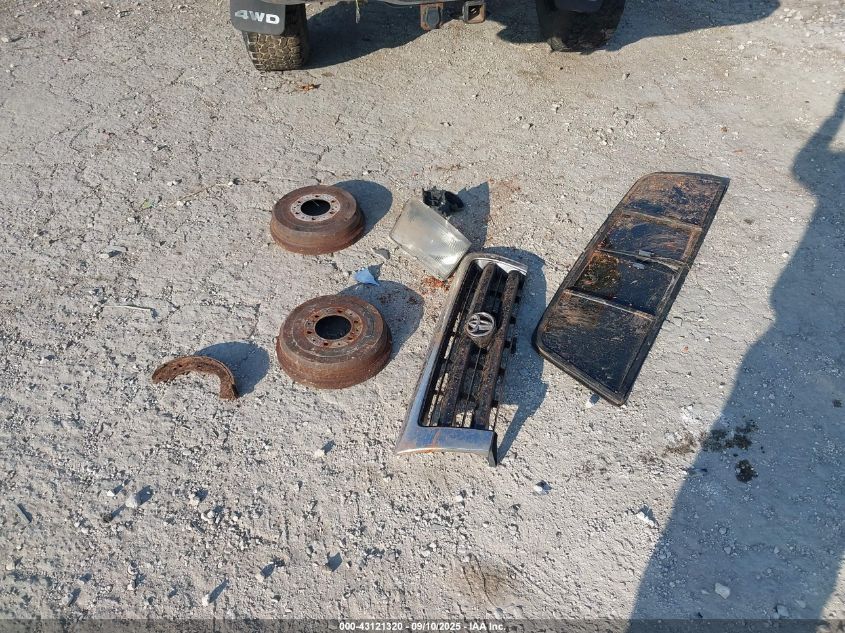 1999 Toyota Tacoma VIN: 4TAWN72N9XZ484040 Lot: 43121320