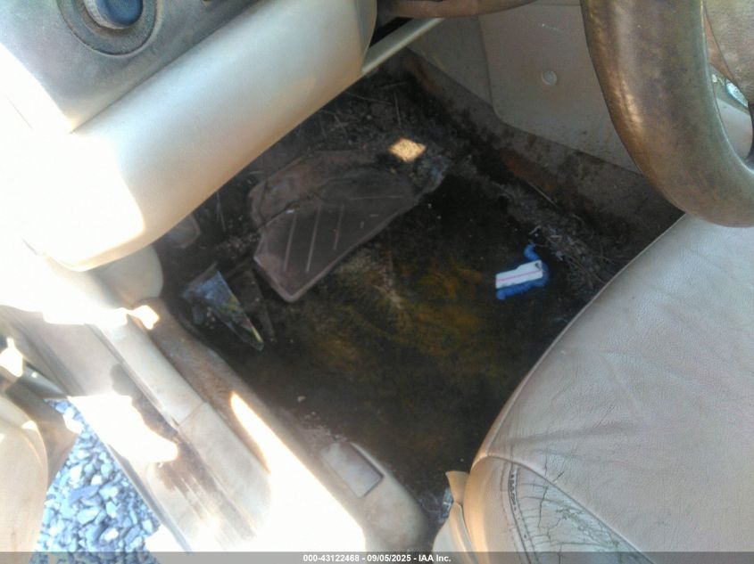 2001 Mazda 626 Es/Lx VIN: 1YVGF22C715243187 Lot: 43122468