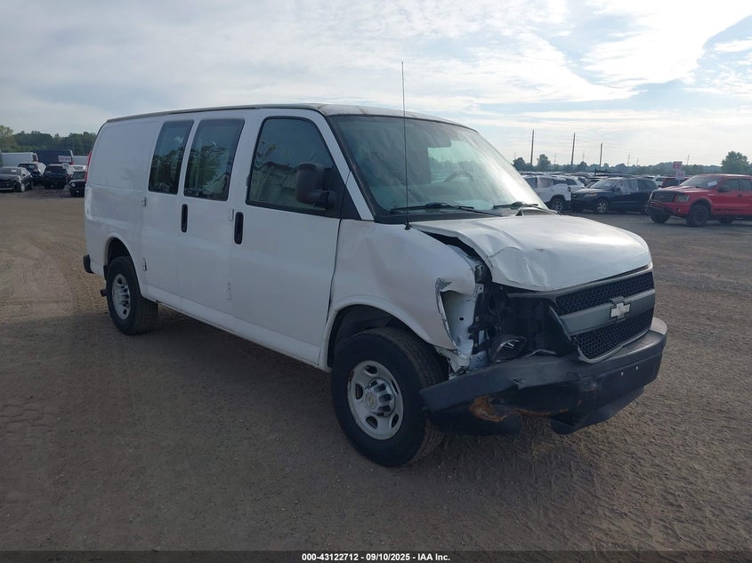2009 Chevrolet Express 3500 Work Van white van gasoline 1GCHG35K291107889 photo #1