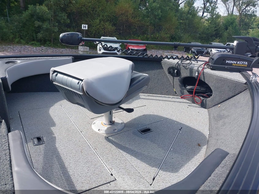 2022 STARCRAFT 17 FLEX STARWELD BOAT AND TRAILER auction photo 5